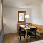 Chasa Arquint Lägenhet Sent