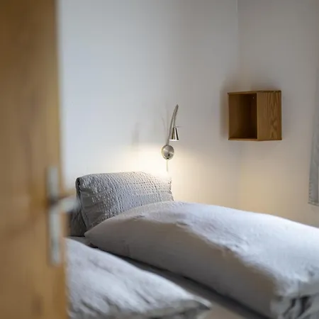 公寓 Chasa Arquint 散特